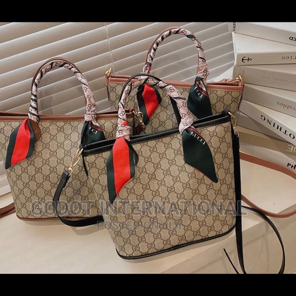 Authentic Gucci silk scarf. - Picture 14 of 14